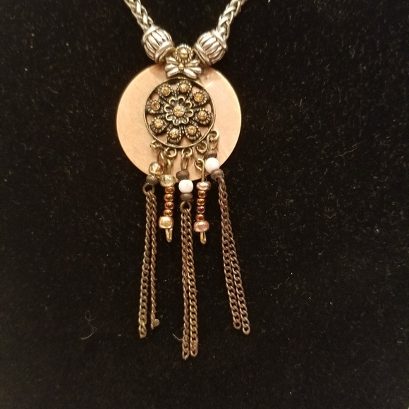 Unique ladies necklace - Picture 2 of 2